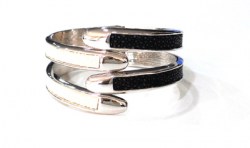 BL13 This hinged bangle made of rhodium plated brass